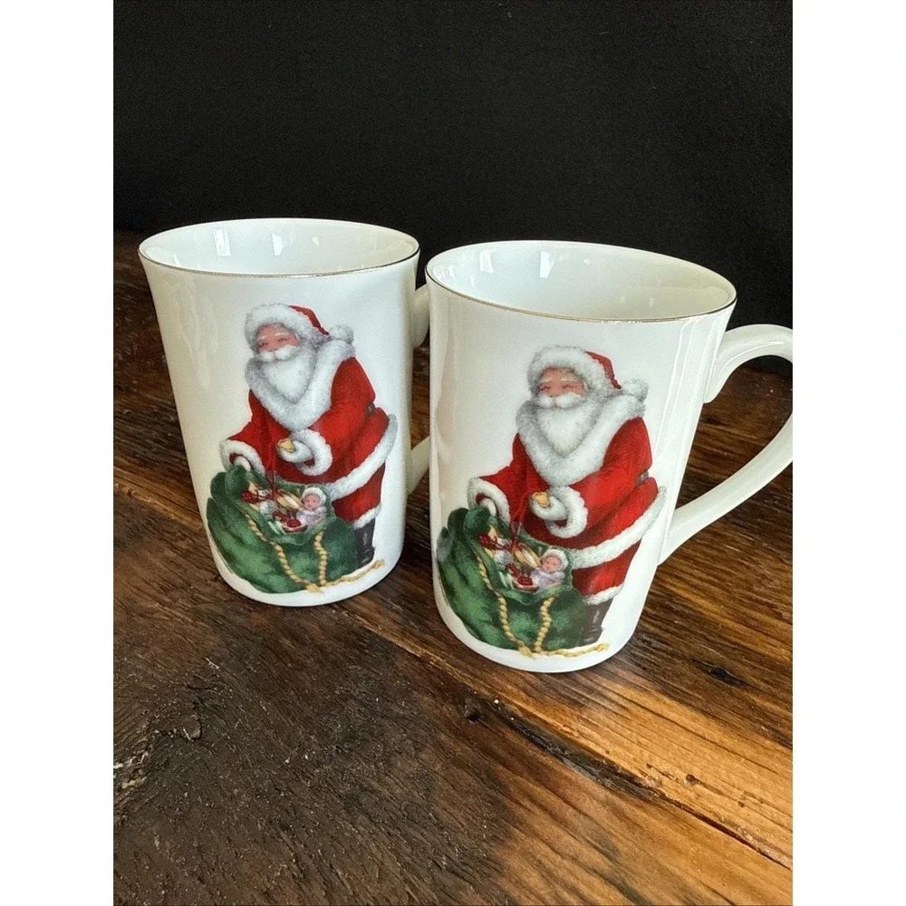 Otagiri Santa Claus Mugs - Gold Rim - Japan - Set of 2 Vintage Christmas Mugs - Picture 2 of 4